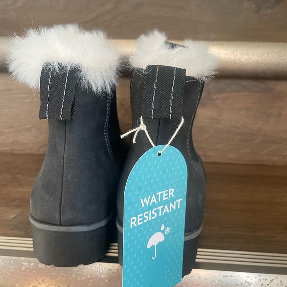 Women's Gray Fur-Lined Boots - Picture 4 of 5